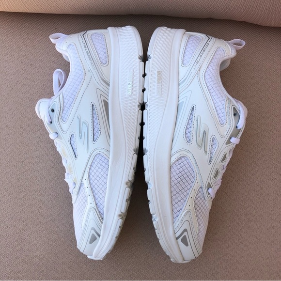 SKECHERS Women's GOrun Consistent White Leather Mesh Ultralight Running Shoes 9 - Picture 8 of 16